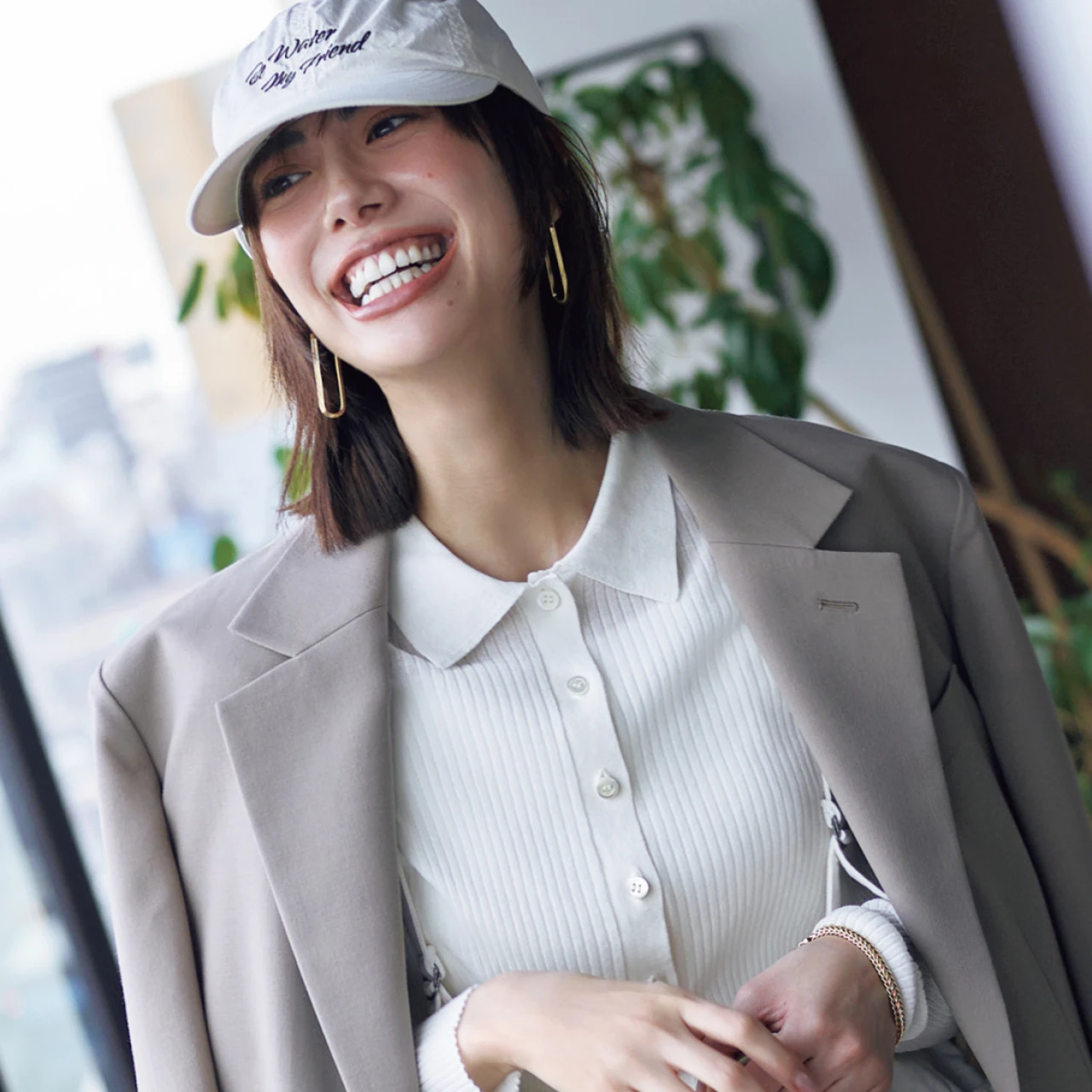 【春トレンド！白×定番色4コーデ】カーキ、黒、ベージュは白を使いこなせば格段に素敵！