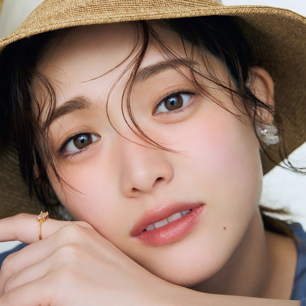 【松村沙友理と春新色コスメ】リゾート地に映える、ディオールのオレンジチーク