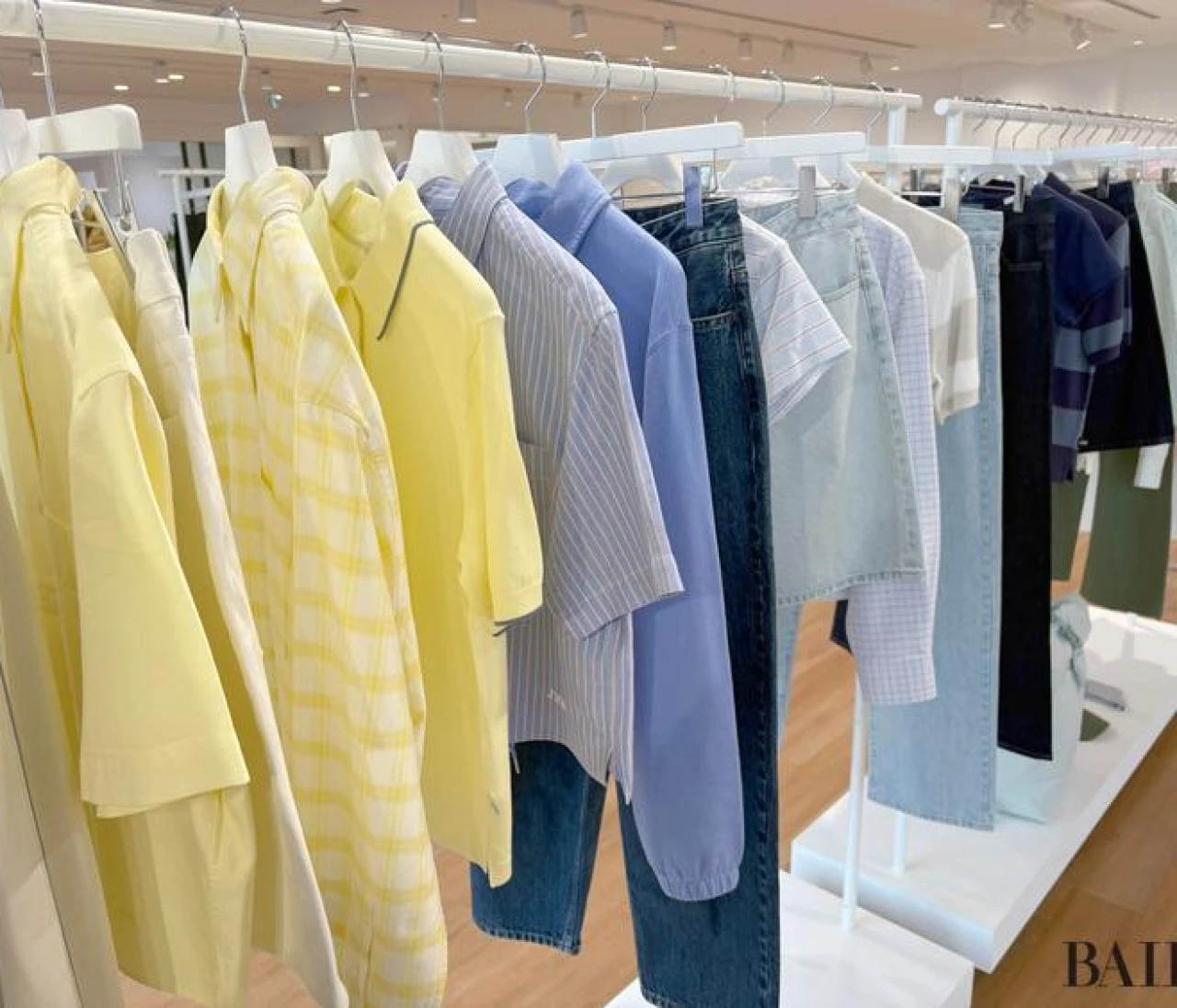 【ユニクロ アンド JW アンダーソン】2026年春夏コレクションで大人のカレッジスタイル3選（写真）