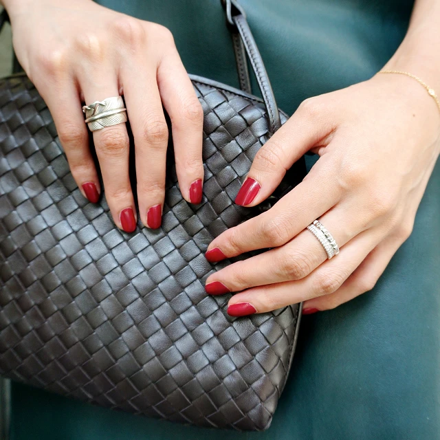 中嶋真弓がスモーキーネイルに着替えてみた【くすみボルドー編】