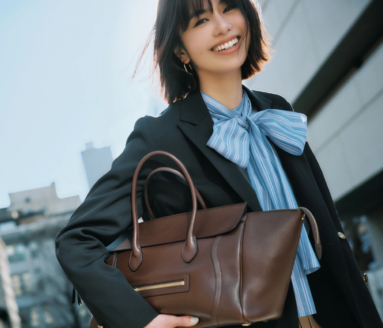 新年度のスタートに選びたい“理想の自分”を託せる「セリーヌ」の王道バッグ＆シューズ