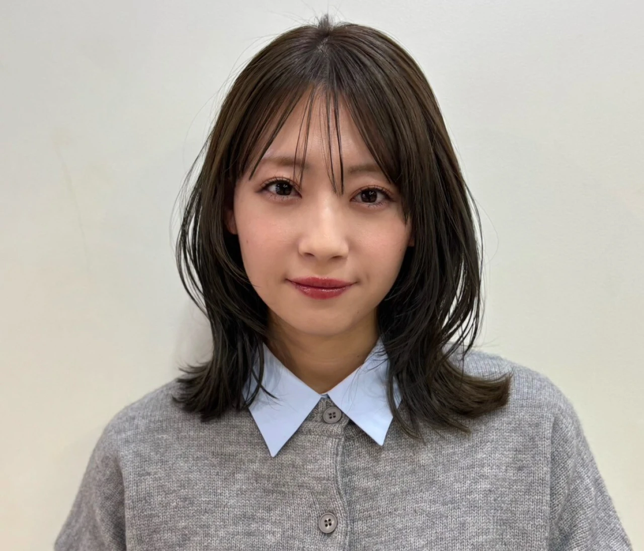 【ミディアム・30代大人の髪型】キュートなくびれレイヤー