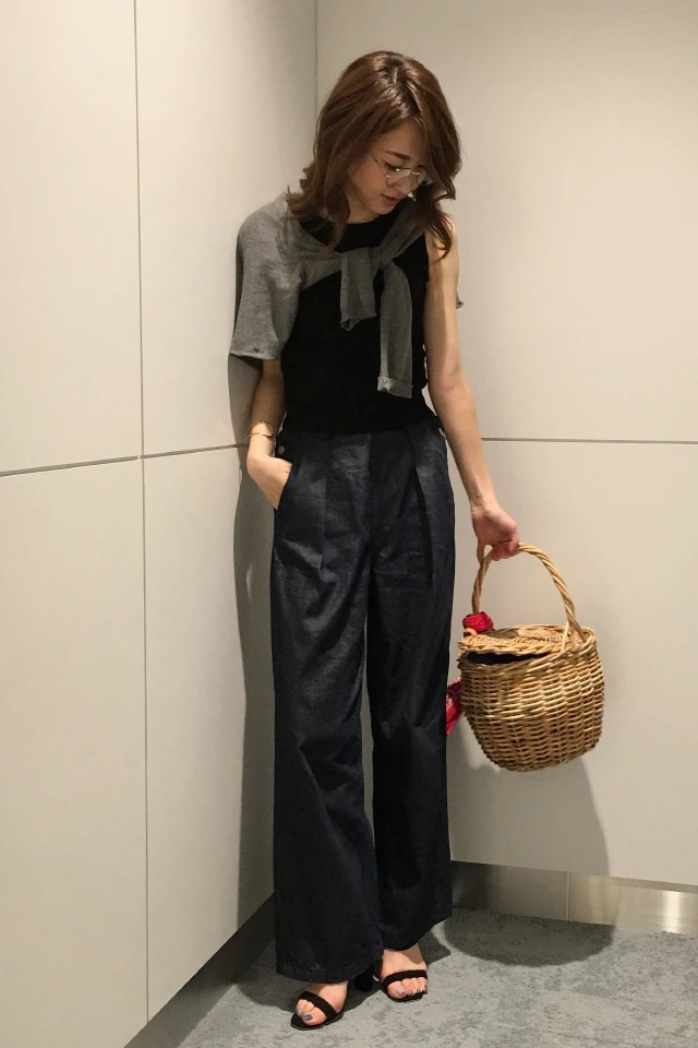 【最強着やせ服は黒♥︎】丈短トップス&ワイドパンツでスラリ脚長魅せ_1