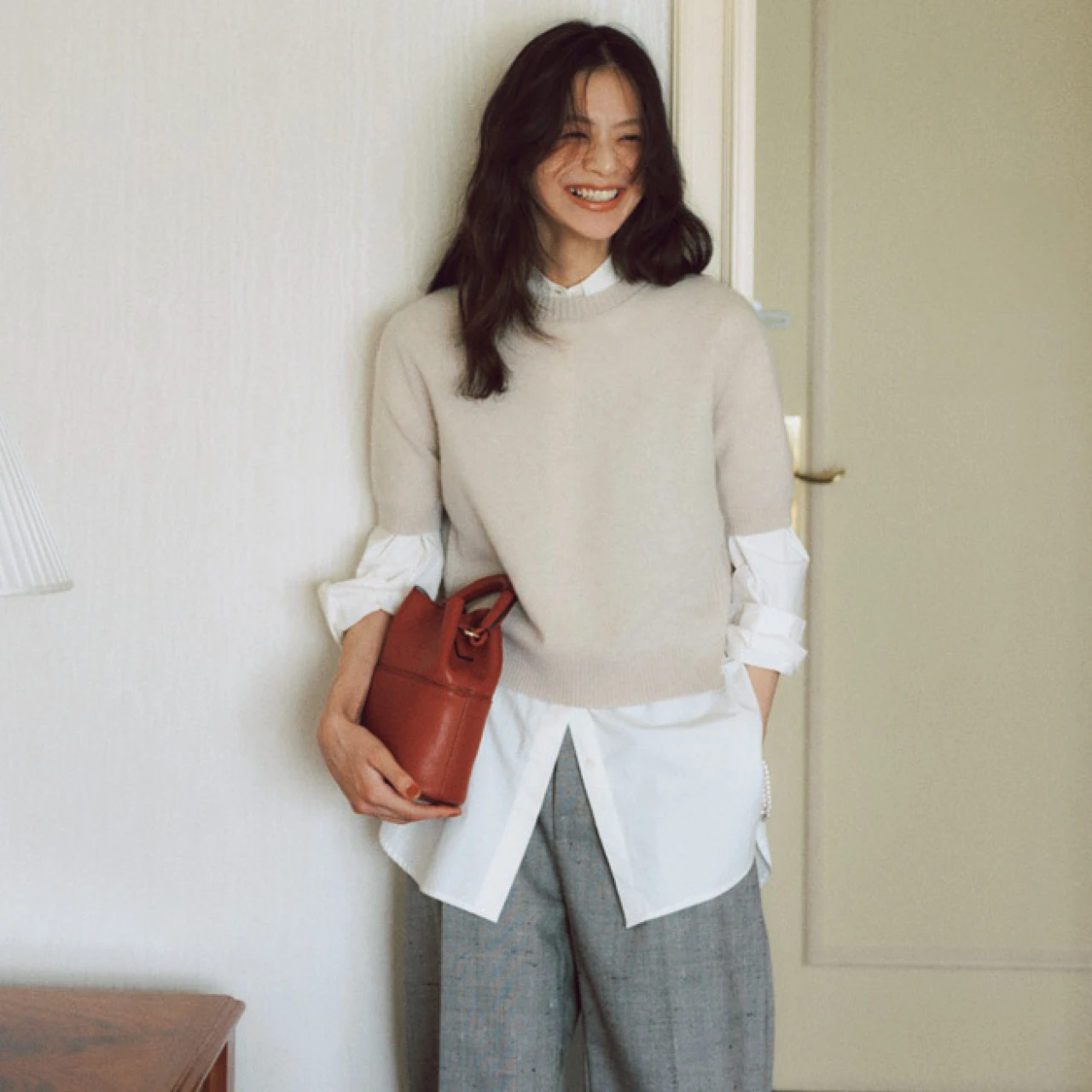 「半袖ニット」は秋～冬も意外に着回せる！今から冬までレイヤードスタイル3タイプ