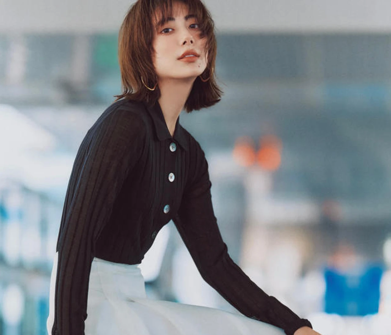 【ぴたポロニットコーデ】レイヤード風フレアスカートと合わせこなれ感上々！【BAILA今日のコーデ】