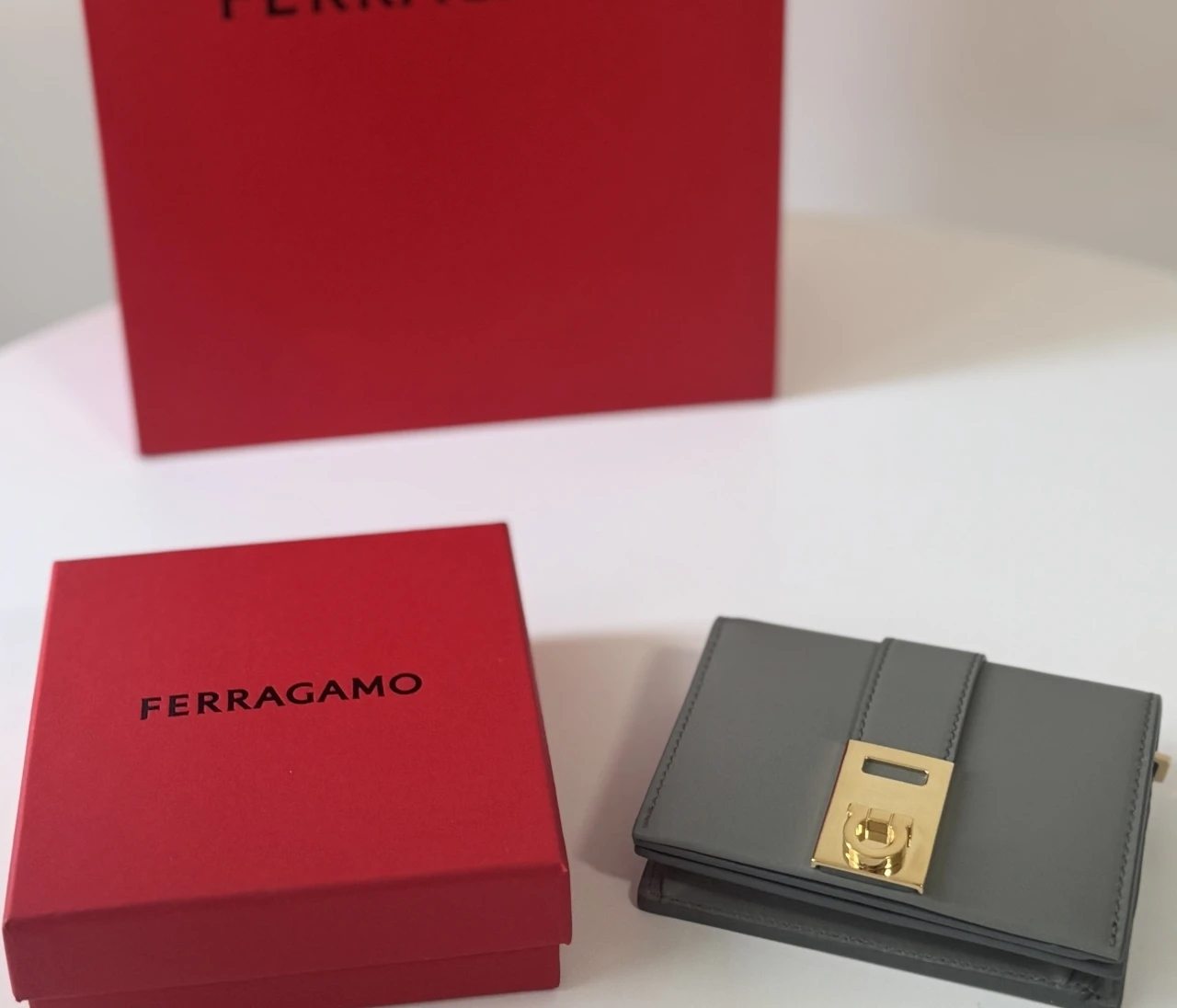 お財布新調！一目惚れした【フェラガモ　ガンチーニ】二つ折り財布レビュー
