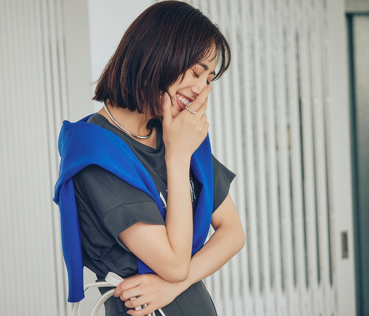 【涼しい通勤ワイドパンツ】プロが厳選! ラグナムーンの“モードな脚長パンツ”で夏おしゃれを活性化