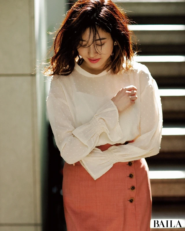 【夏トップス9選】ほんのり甘めに着たいなら「まろやかカラー」&「上品デザイン」を♡