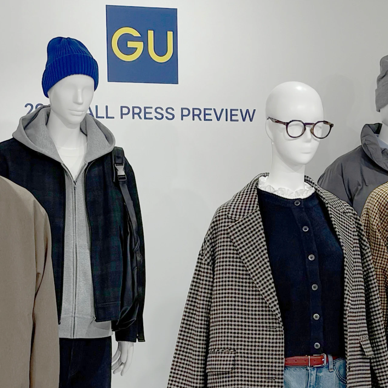 【GU(ジーユー)】 2025年秋展示会レポ!シンプルコーデに取り入れられる、“遊びのあるカジュアル”が充実!