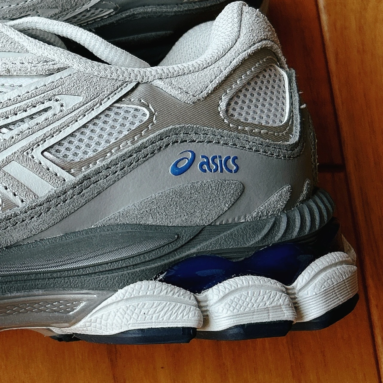 なんだか足が速くなった気分になれる!アシックスのスニーカー【エディターズピック】