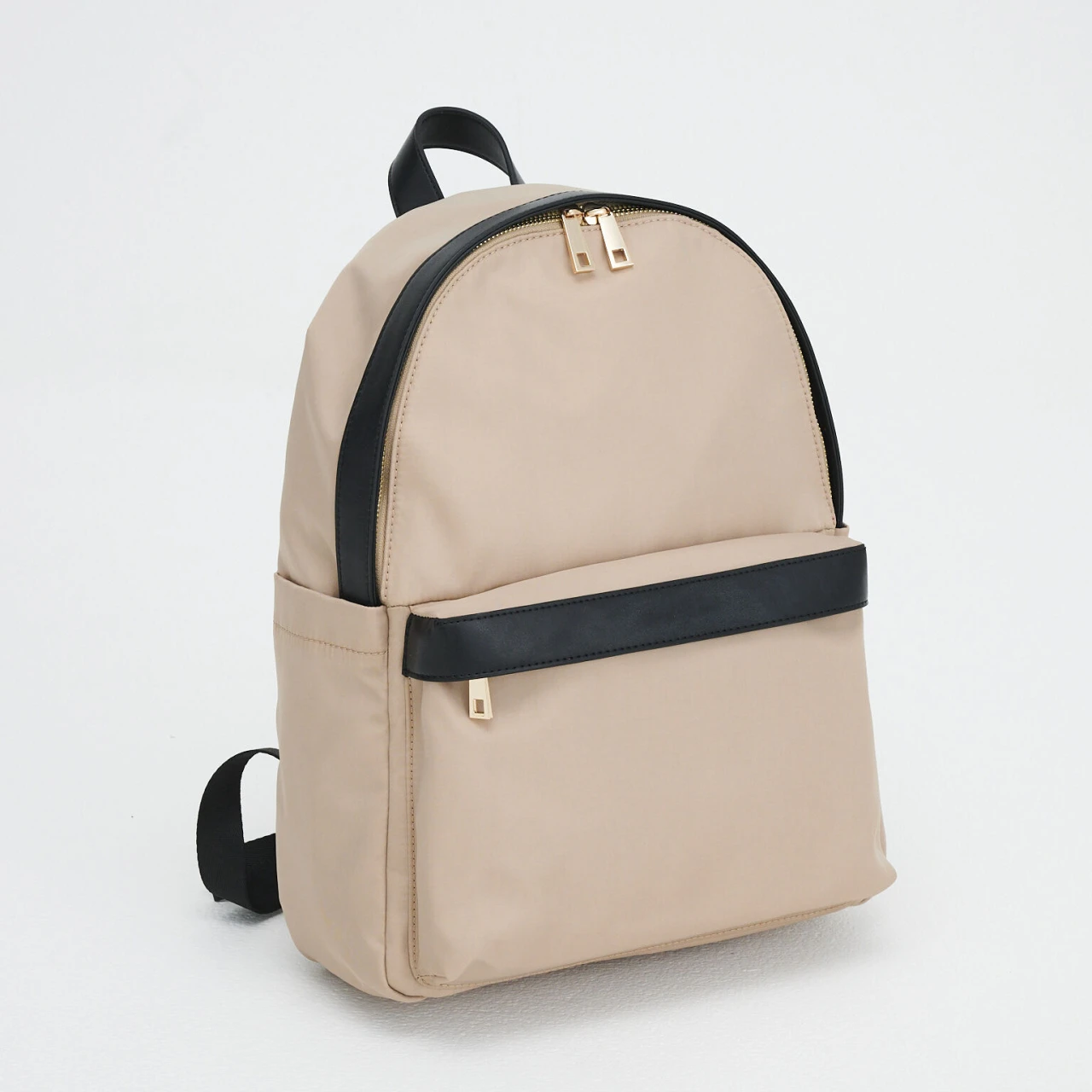 上品なバイカラーが好印象！ 「トーナル」の軽量リュック【優秀通勤リュック】