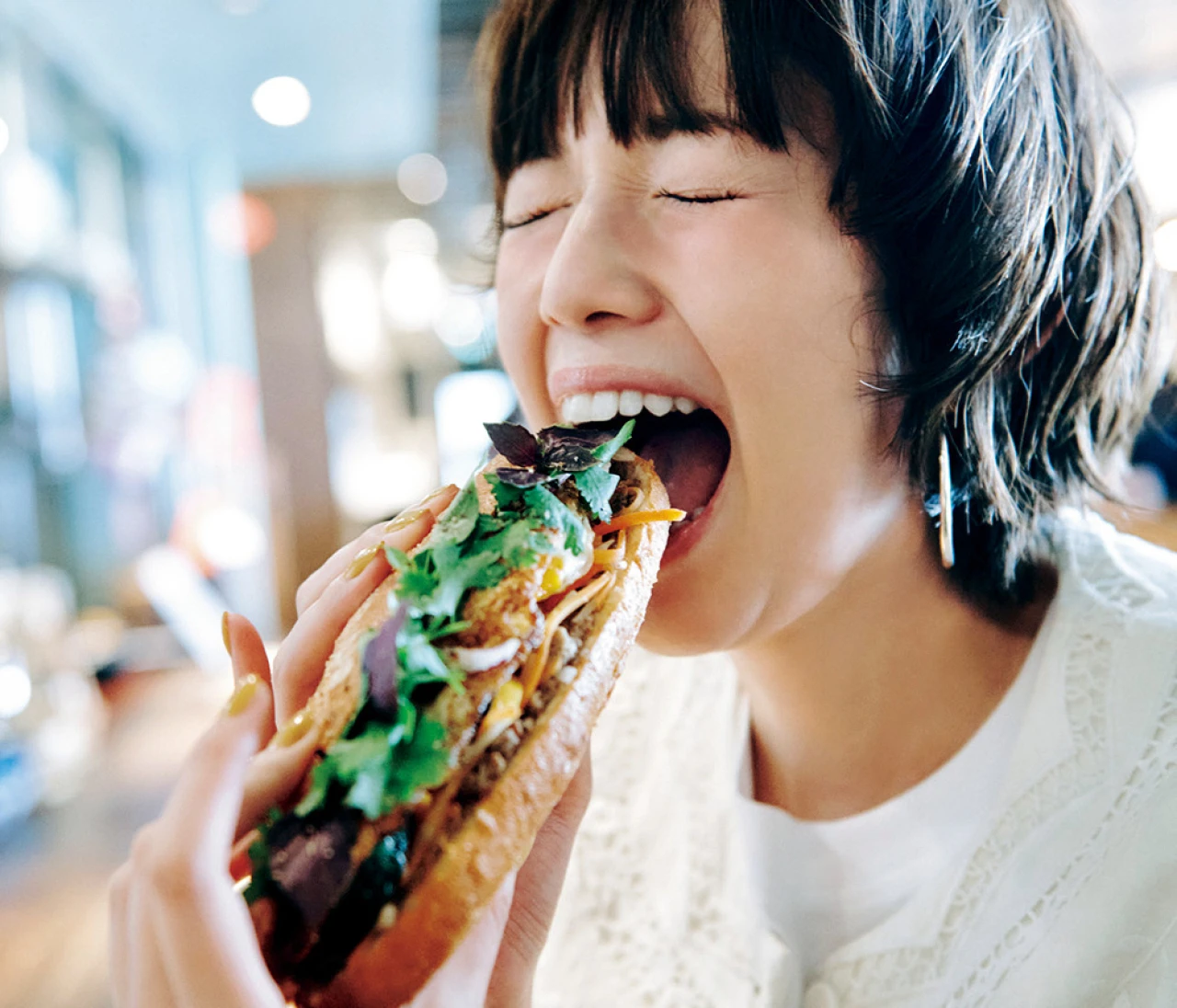 佐藤栞里が広尾の大人気ベトナム料理「アンコム」でとびきりモダンなローカルフードに舌鼓【もぐもぐしーさんぽ】