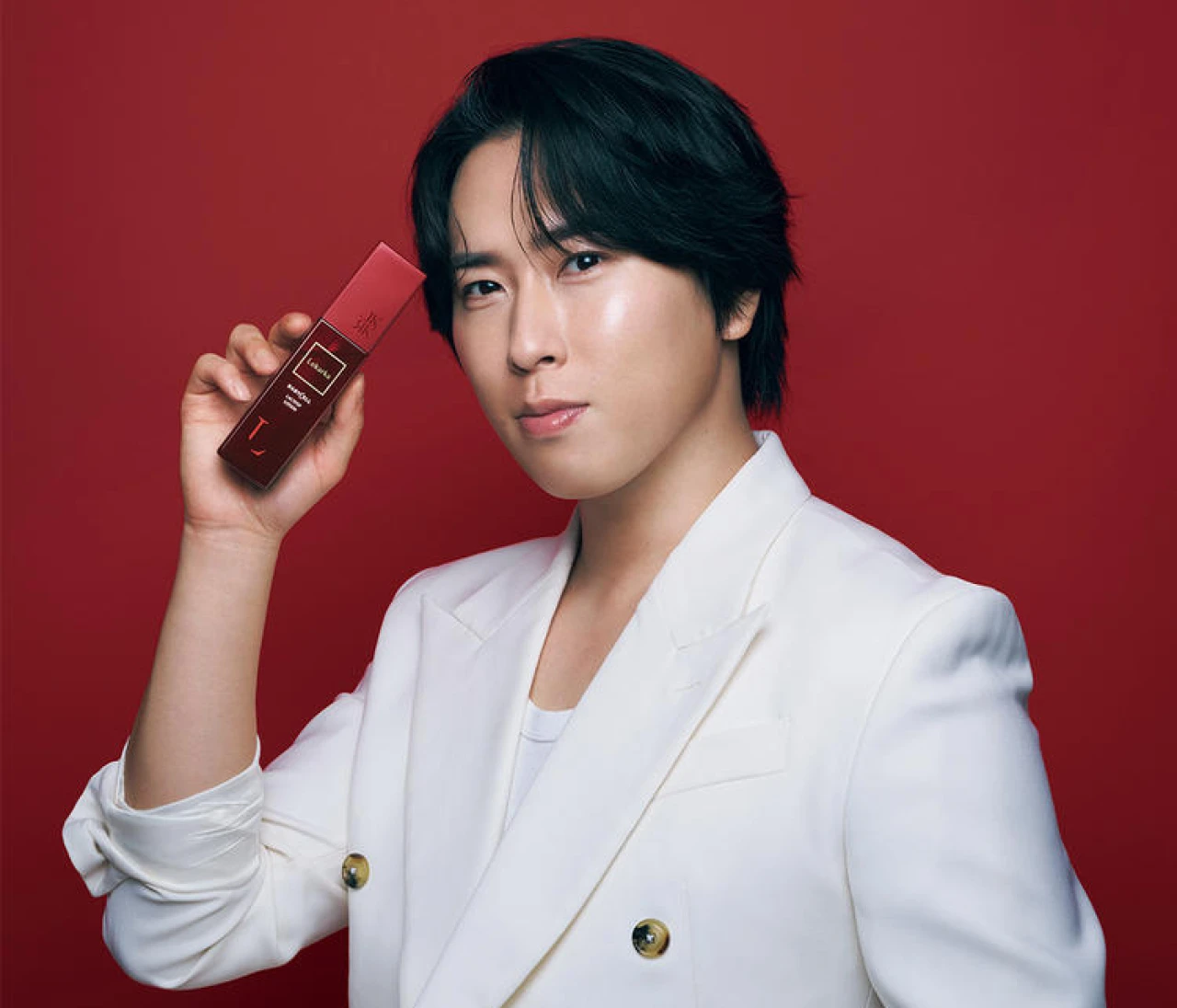 宮舘涼太さん（Snow Man）とレカルカから始まる赤の美─本気になった大人のためのエイジングケア