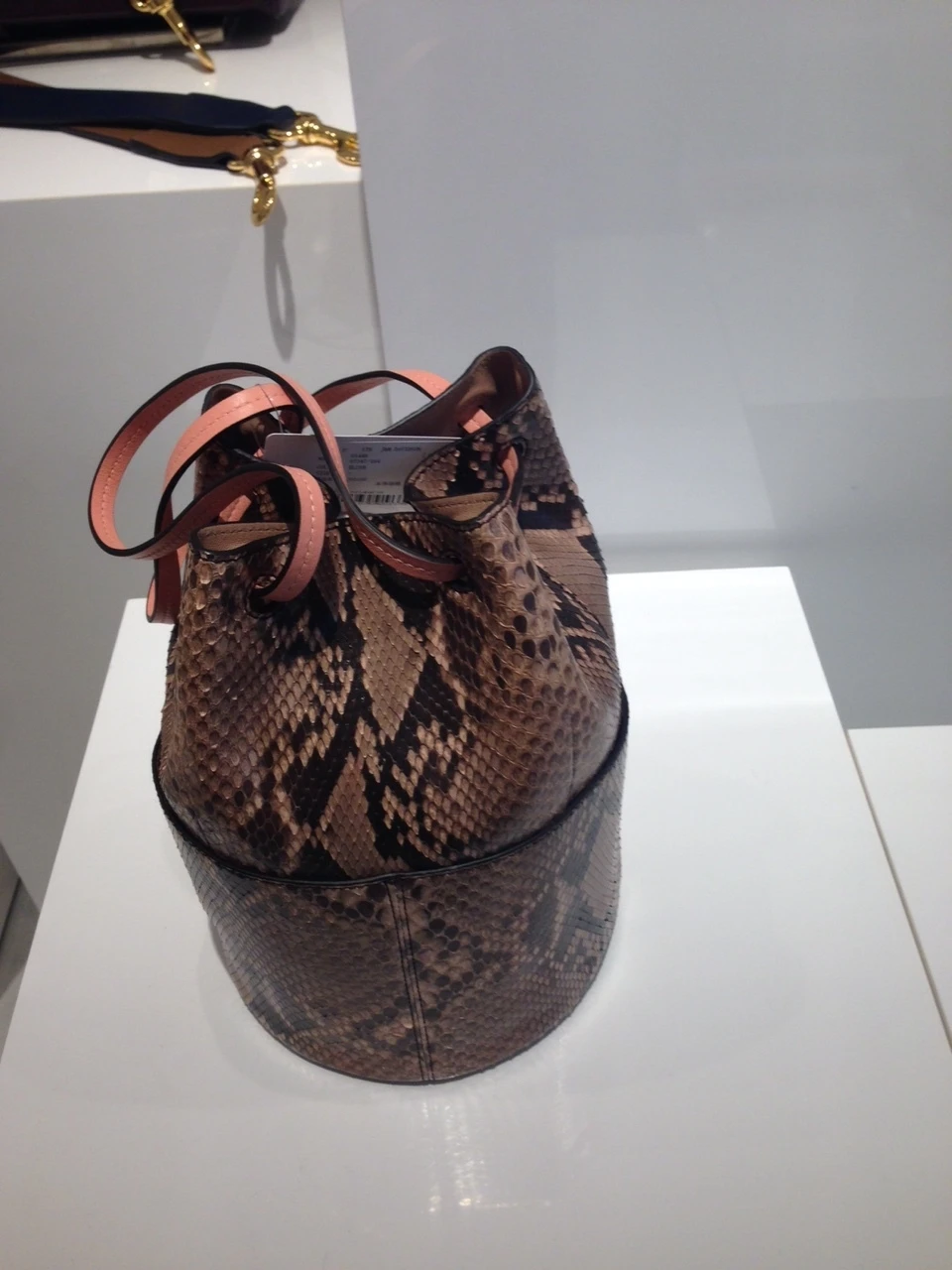 次の秋はsomething pink なバッグが気になる