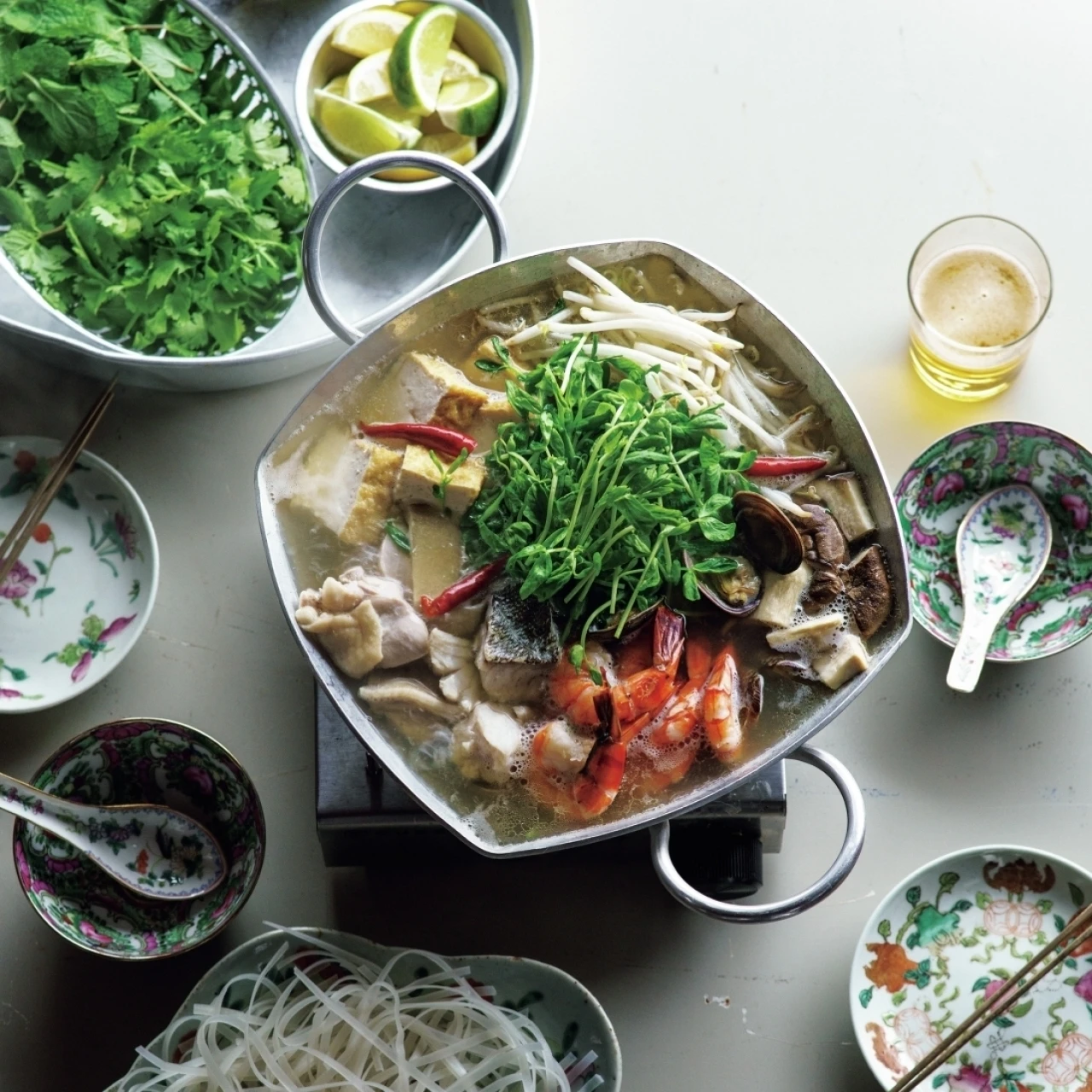 台湾風の豚白菜鍋＆異国の味に出会える「エスニック海鮮ハーブ寄せ鍋」で海外旅行気分を満喫！【ツレヅレハナコさんの鍋レシピ2】