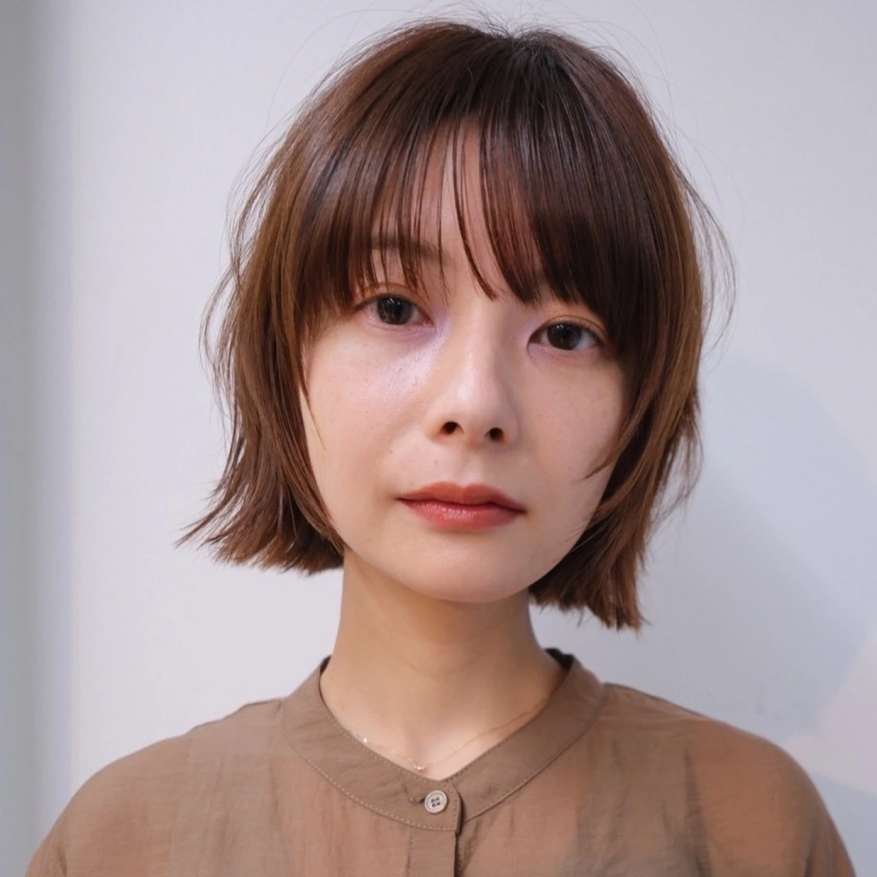 【2026春大人のボブ】やや長めの前髪が柔らかな印象のコンパクトボブ