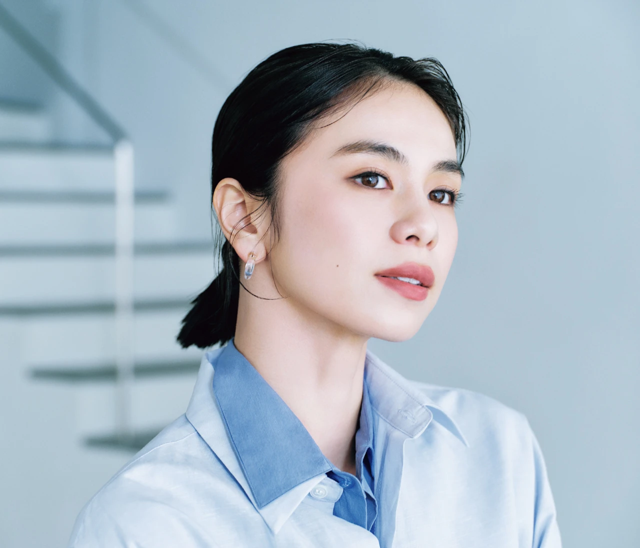 【2026春の大人ピンクメイク】深みのある「ローズ ピンク」のリップで、ひとさじの“強さ”をまとって