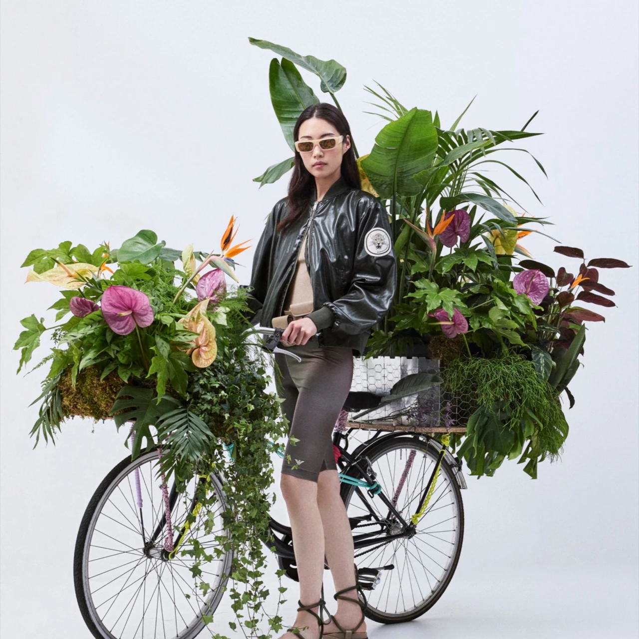 【エンポリオ アルマーニ】ジャングルをテーマにしたカプセルコレクションを発売!環境に優しい素材を使用