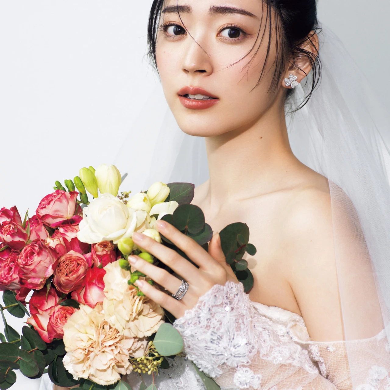 ハリー・ウィンストン、まばゆい輝きをまとった優美なモチーフの