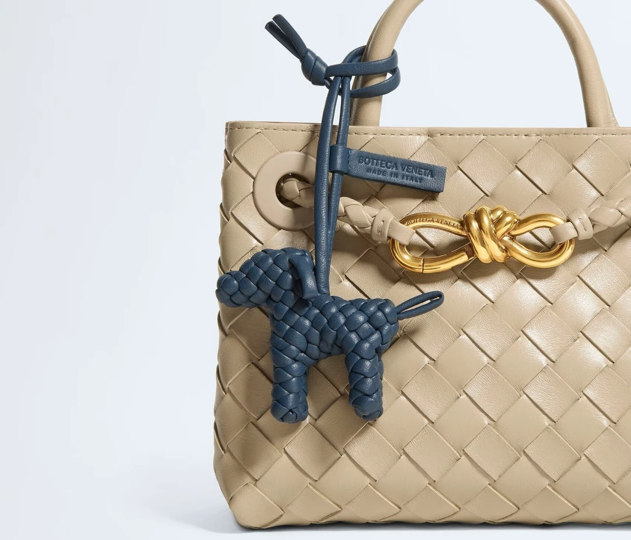 【BOTTEGA VENETA（ボッテガ・ヴェネタ）】職人技が光る「アニマル チャーム」に大人の遊び心を添える新色が登場