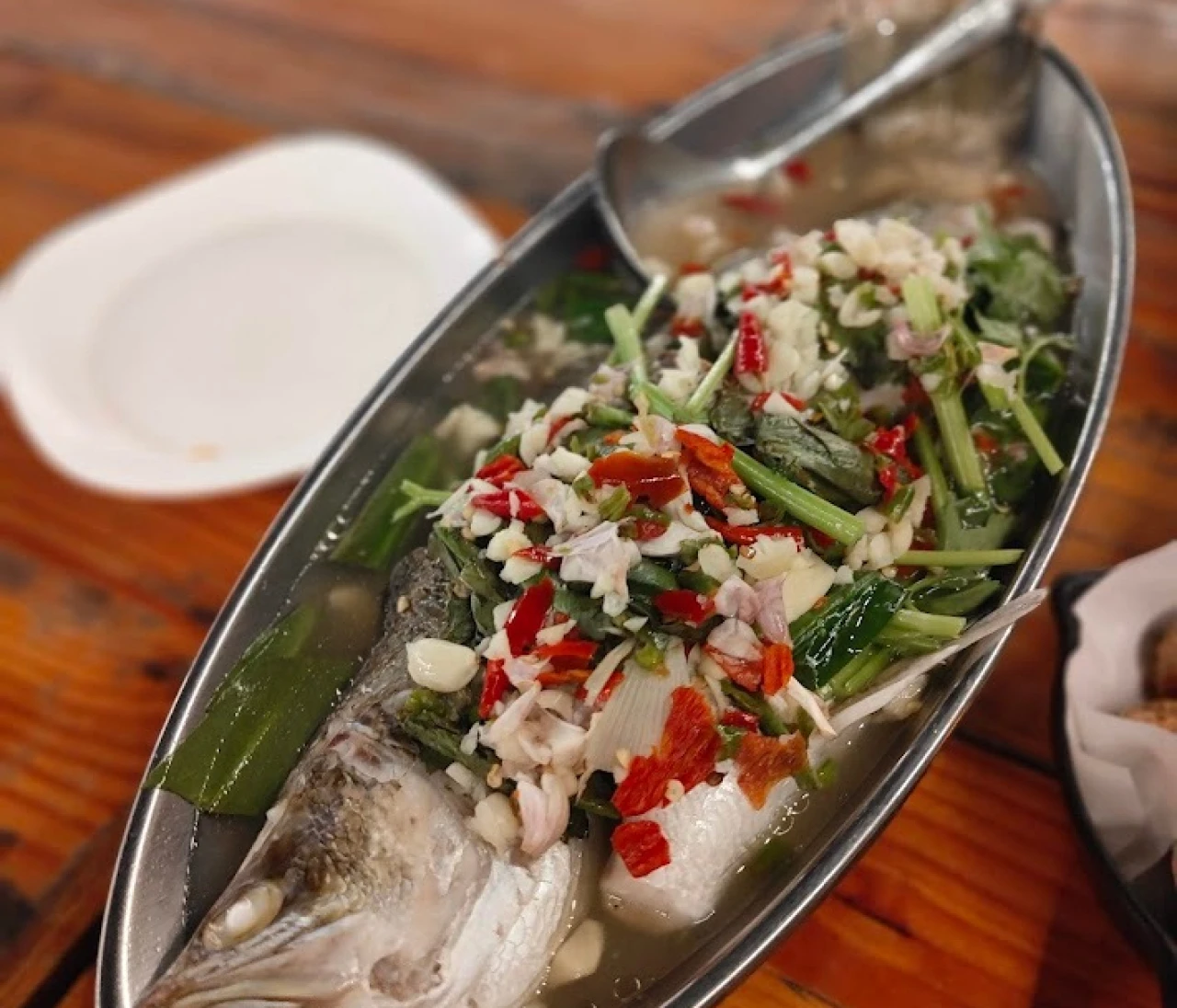 【タイ・ホアヒン】ビーチが目の前に広がるレストラン「Chomview Seafood」