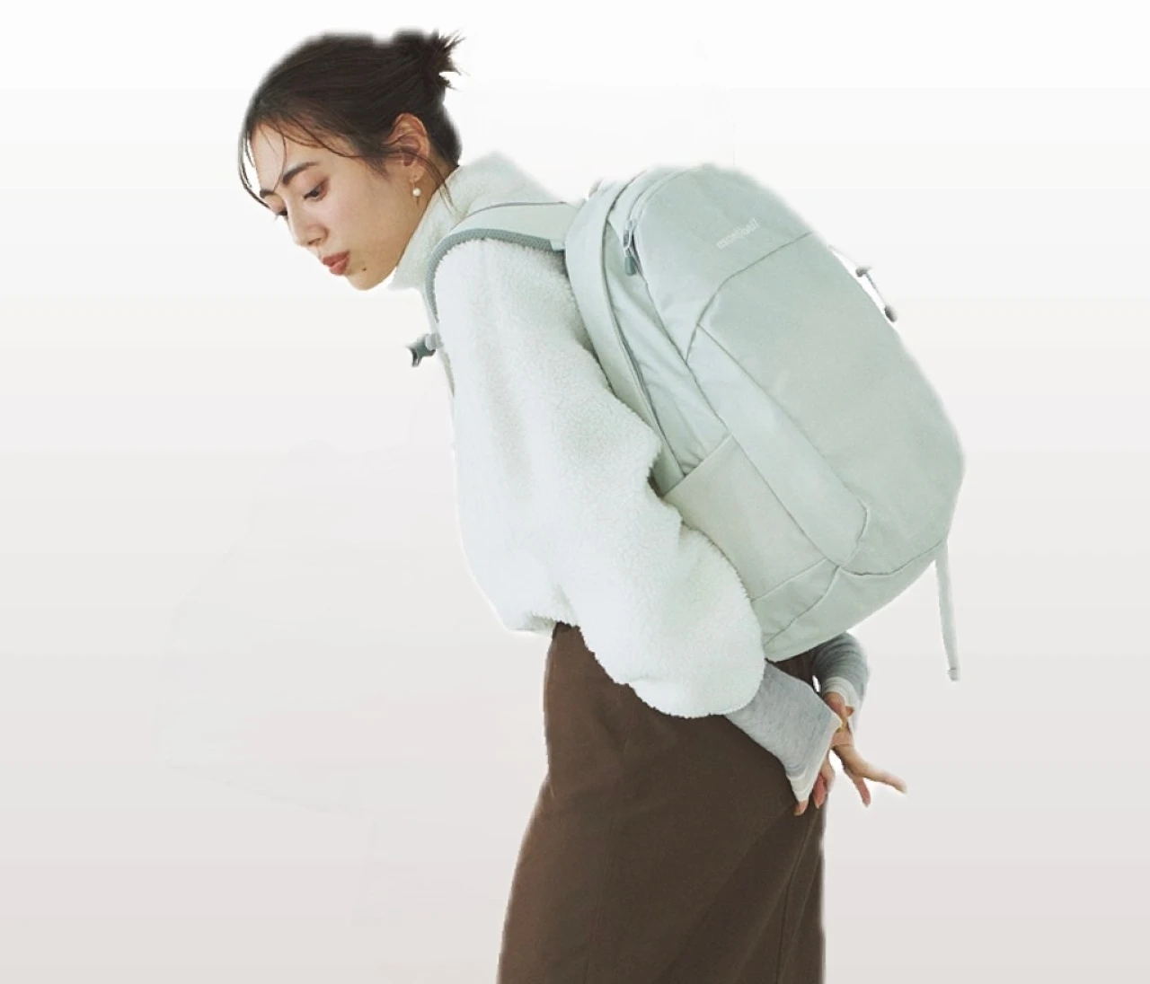 【大人リュックコーデ】ニュアンスカラーでコーデになじませて【BAILA今日のコーデ】