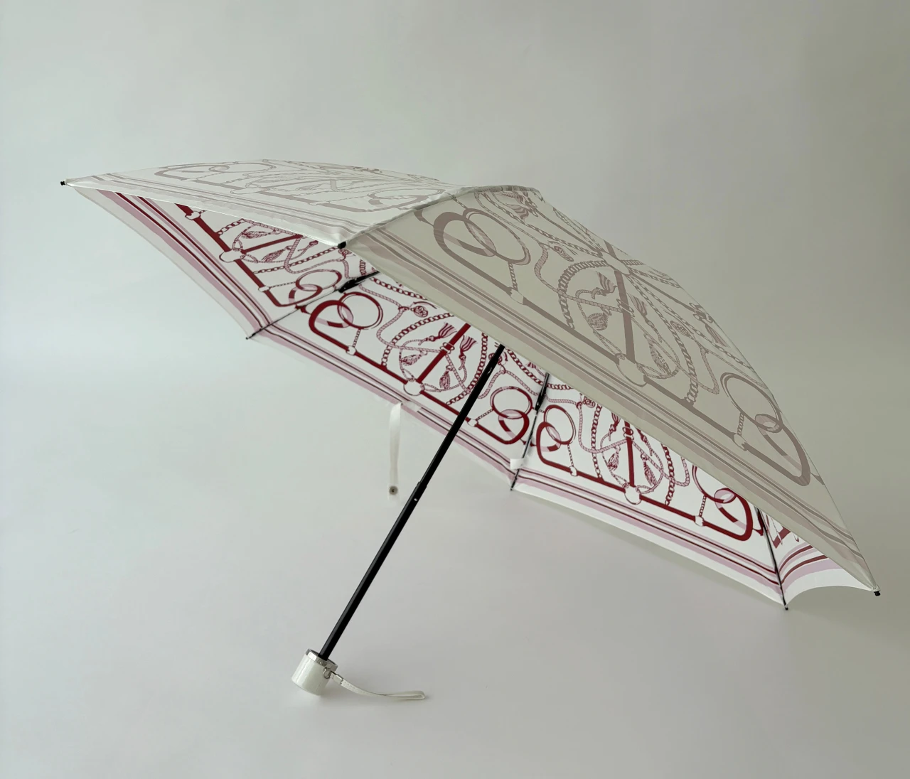 “白い日傘なのにUVカット”という衝撃！UVION（ユビオン）「プレミアムホワイト パール 50cm タッセルベルト柄」徹底レビュー｜働く女性におすすめしたい“すごい”日傘 Vol.4