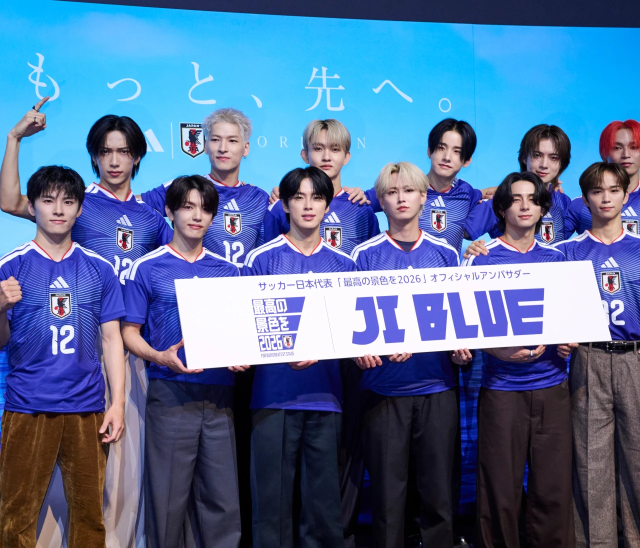 JO1とINIのスペシャルユニット・JI BLUE（ジェイアイブルー）がサッカー日本代表「最高の景色を2026」オフィシャルアンバサダーに就任！