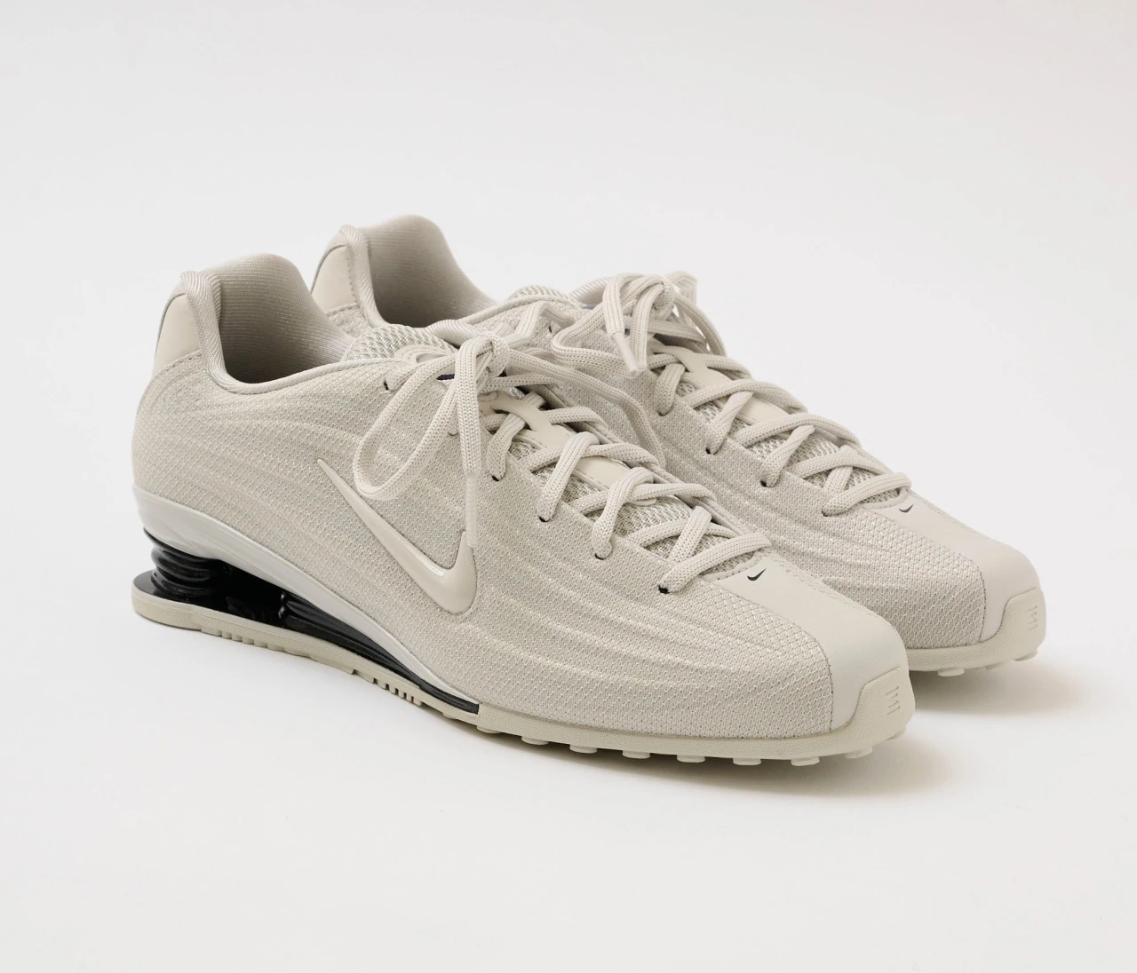 【ナイキ】ショックス Zは気分も跳ね上がるはき心地！スニーカーの選び方も【きれいめ派の通勤・休日スニーカー】