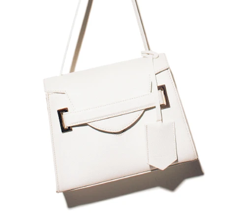 【小荷物派エディター】のバッグ&バッグの中身