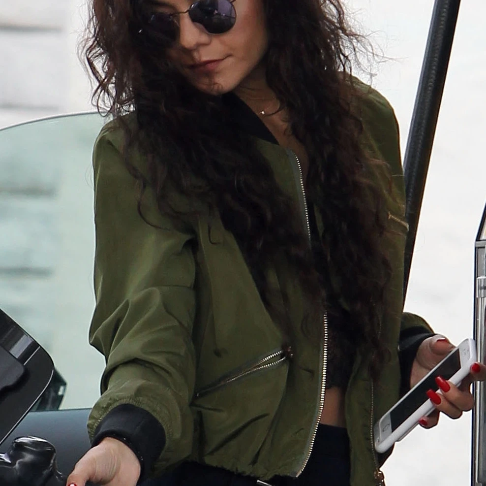 ヴァネッサ・ハジェンズの色っぽミリタリー【日めくりセレブ】