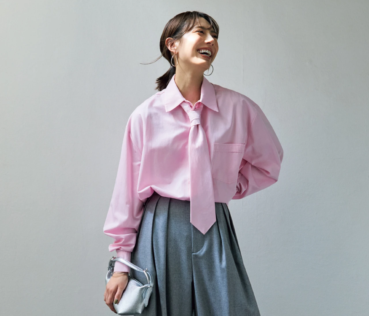 【今買うべき！ワイドパンツ・アワード2025】何を合わせても主役になれる！「サクラ」のスリータックワイドパンツ