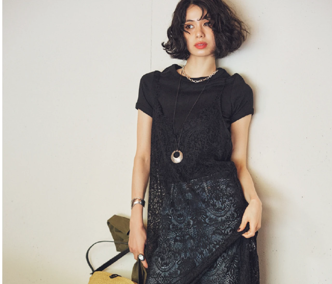 予想最高気温30度/リュクスなレースでデニムコーデを格上げ【BAILA今日のコーデ】