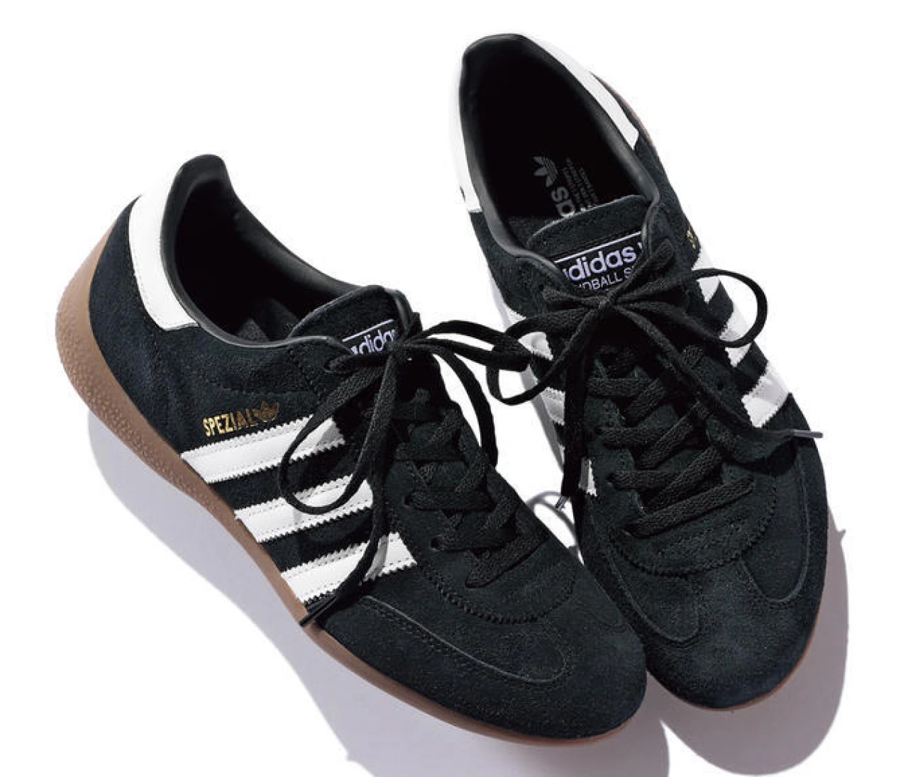 【アディダスのおすすめ薄底スニーカー】「ロープロスニーカーはスタイルが悪く見える」を解決するコーデとは？