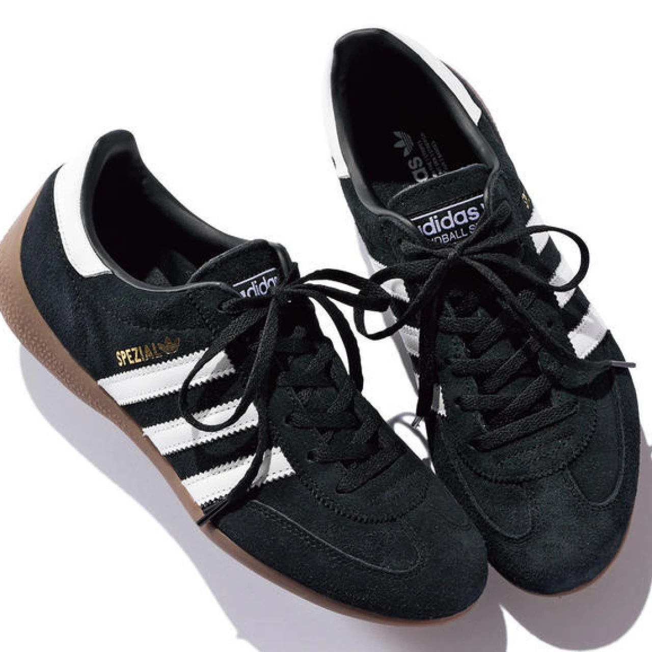 【アディダスのおすすめ薄底スニーカー】「ロープロスニーカーはスタイルが悪く見える」を解決するコーデとは？