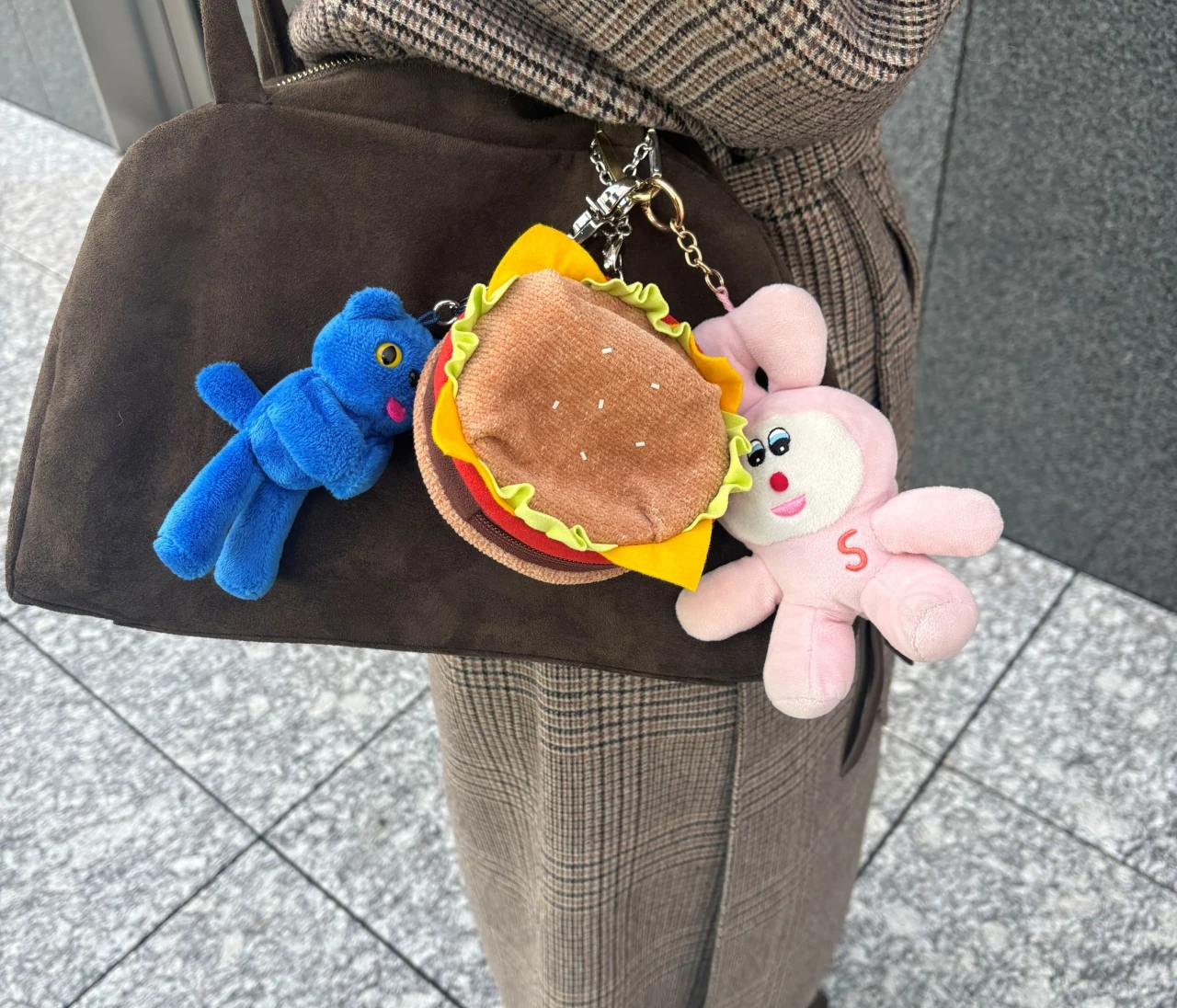 『FEILER（フェイラー）』のハンバーガーチャームがボリューミーで可愛い！【エディターズピック】