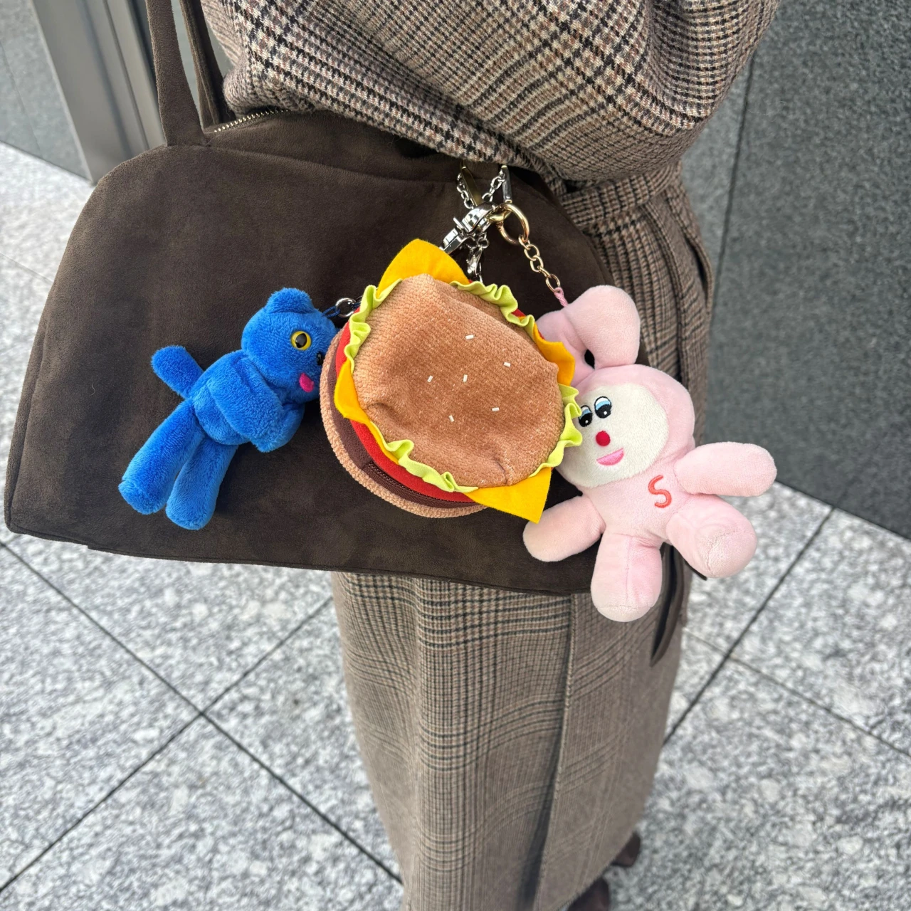 『FEILER（フェイラー）』のハンバーガーチャームがボリューミーで可愛い！【エディターズピック】