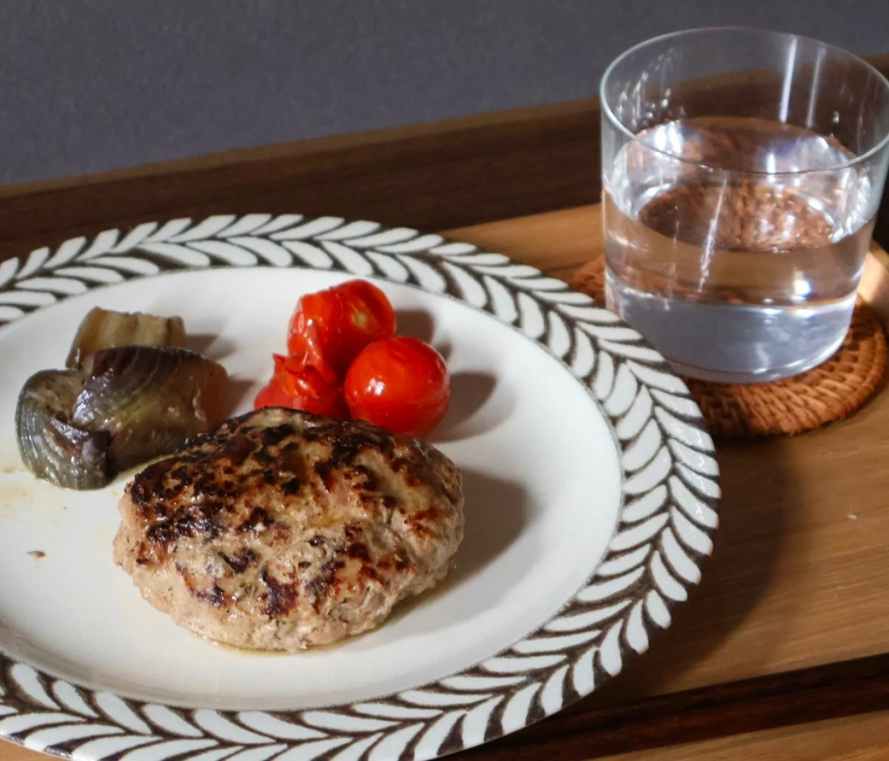 長谷川あかりさん考案の「バター酒蒸しハンバーグ」作ってみた