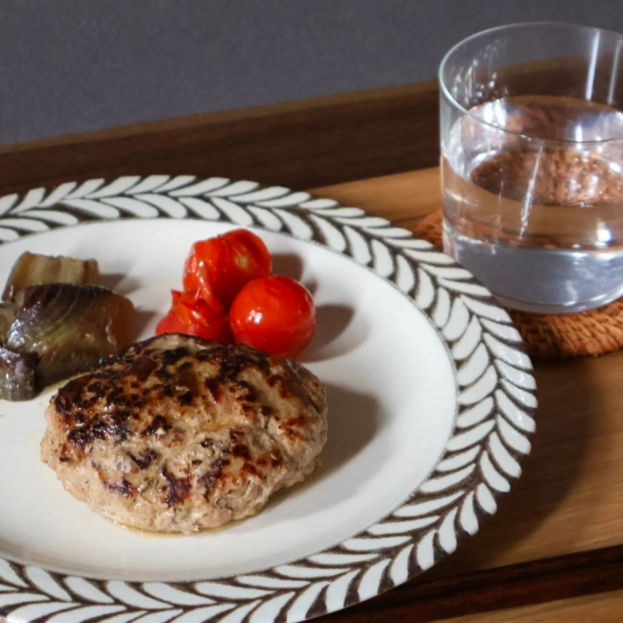 長谷川あかりさん考案の「バター酒蒸しハンバーグ」作ってみた