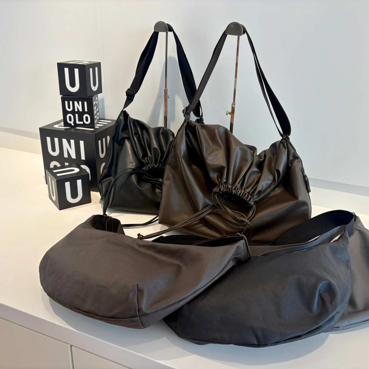【ユニクロ ユー（Uniqlo U）】新作バッグ2型を展示会レビュー！ サイズ感・収納力・コーデまでチェック