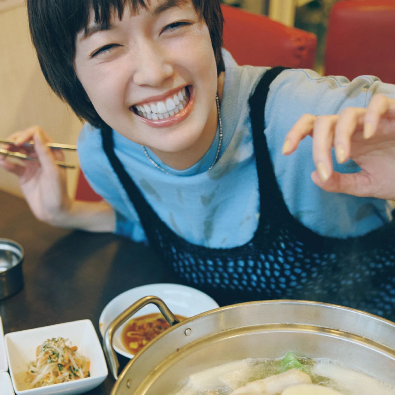 佐藤栞里が韓国鍋を堪能！リピーターが絶えない新大久保のタッカンマリ専門店「コリア タッカンマリ」【もぐもぐしーさんぽ】