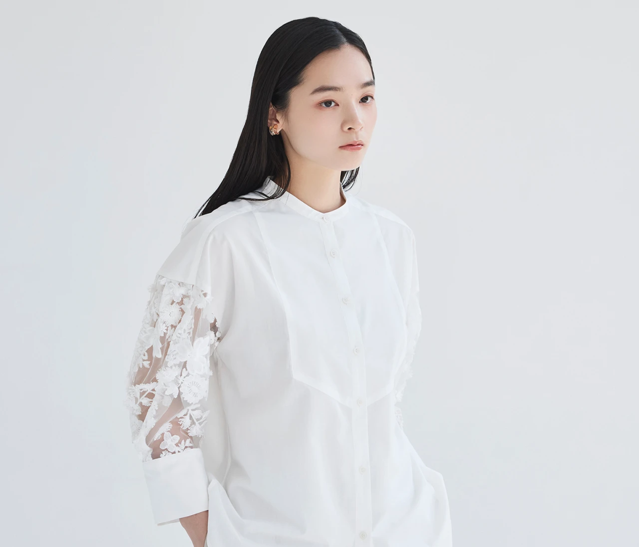 【BAILA公式Instagramフォロー&いいねキャンペーン】BIANCA「華やかスリーブレースブラウス（オフホワイト）」を合計3名にプレゼント！