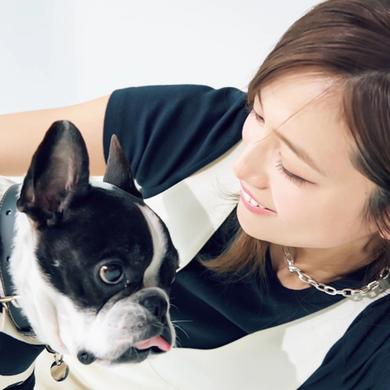 川口春奈さんと愛犬アムの出会いは？共通点は？「そばにいると心強いバディみたい」仲良し2ショットインタビュー