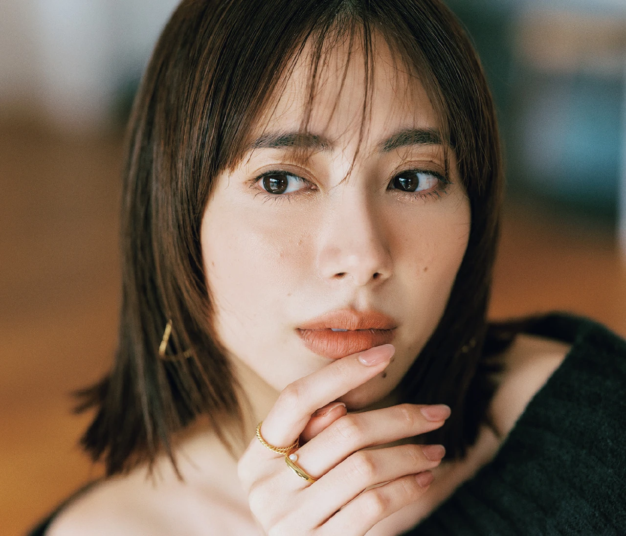 【大人の肌見せ服】「イタくならない」ためにはどうすればいい?スタイリストとヘア&メイクがアドバイス