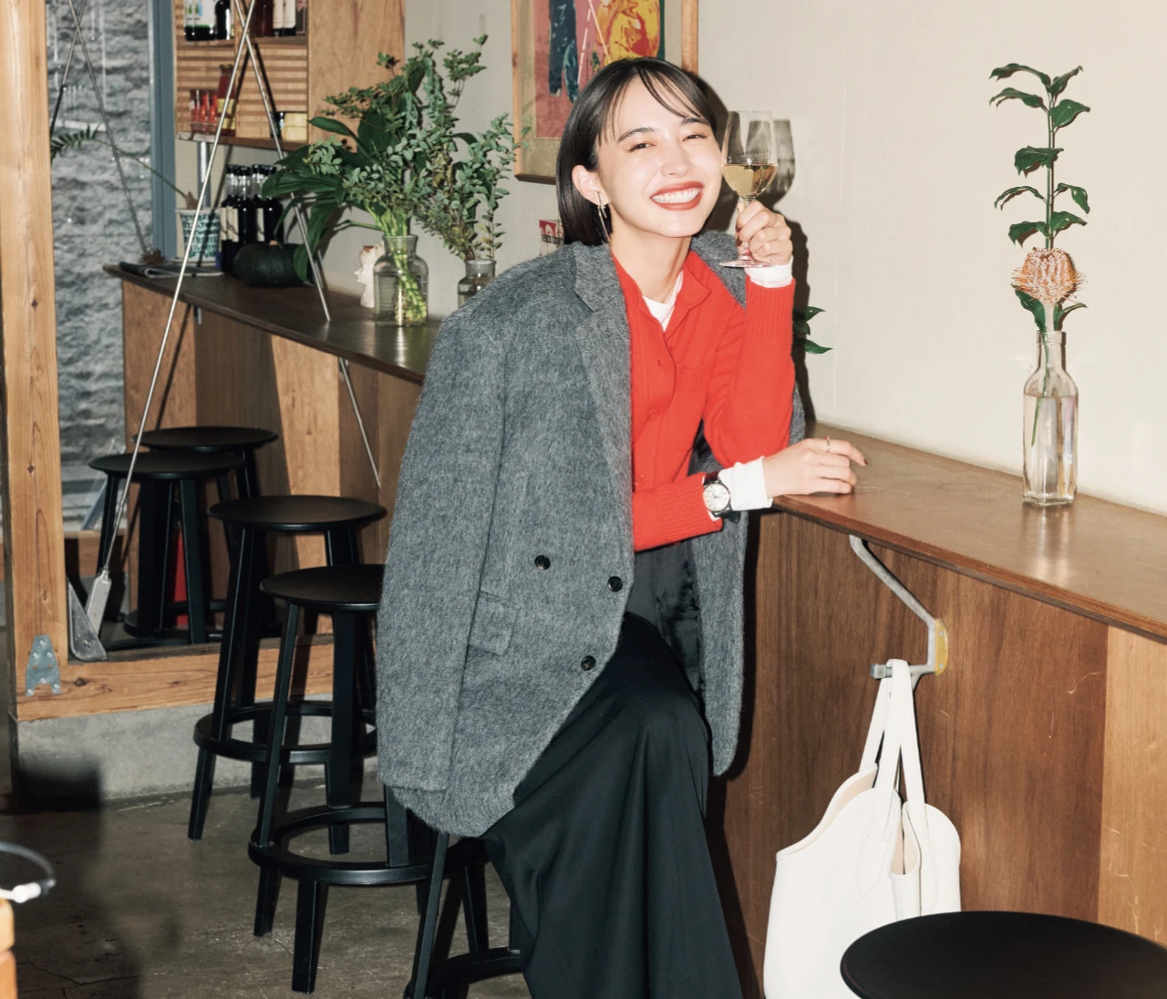 「カーディガン」は温度調整に悩む秋冬の必需品! 井桁弘恵さんが着回すきれい色カーデ4コーデ