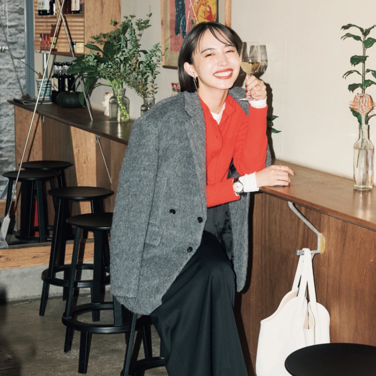 「カーディガン」は温度調整に悩む秋冬の必需品！ 井桁弘恵さんが着回すきれい色カーデ4コーデ