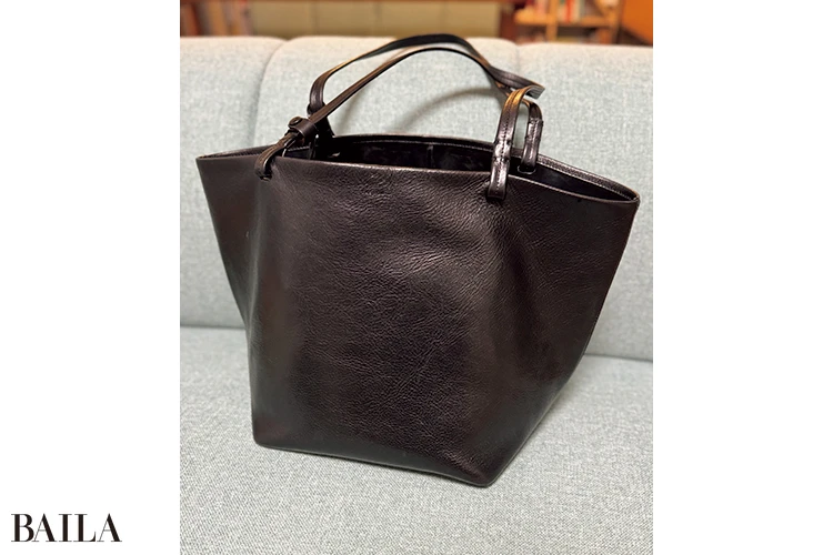 『ザ・ロウ』のトートバッグ