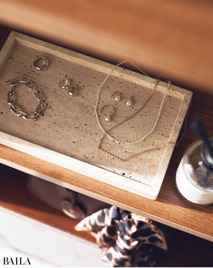  玄関には作り置きアクセを。おかげで＂可愛い＂仕上げを忘れずにいられる