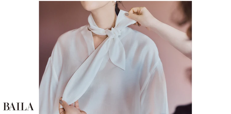 《2》両方リボンにせず、片方だけリボン状にして、もう片方は長いまま垂らしアシンメトリーに