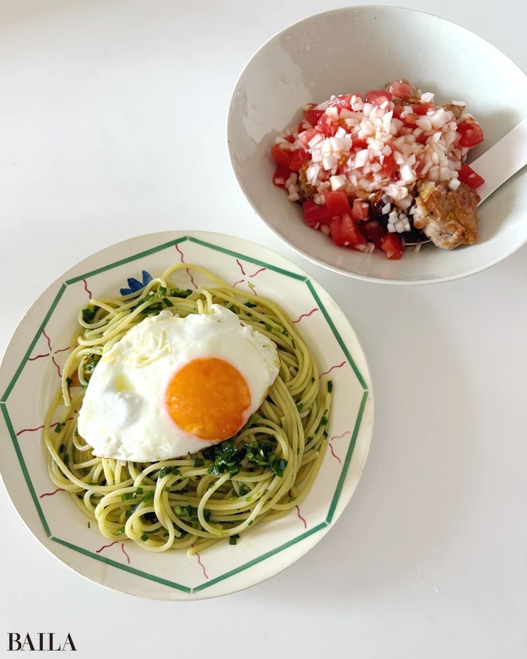 長谷川あかり　ニラたまパスタ　副菜　チキンソテーの新玉ねぎとトマトのソース